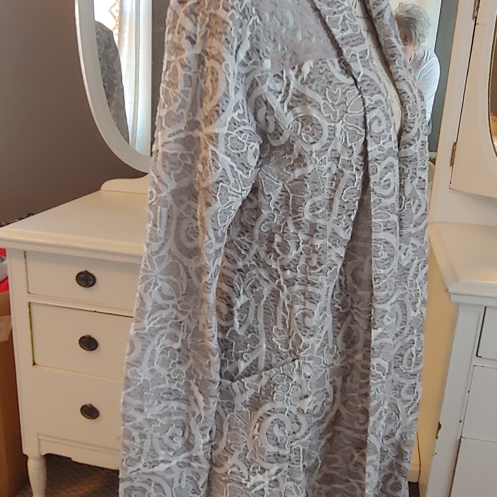 Elegant Lace Women's Coat